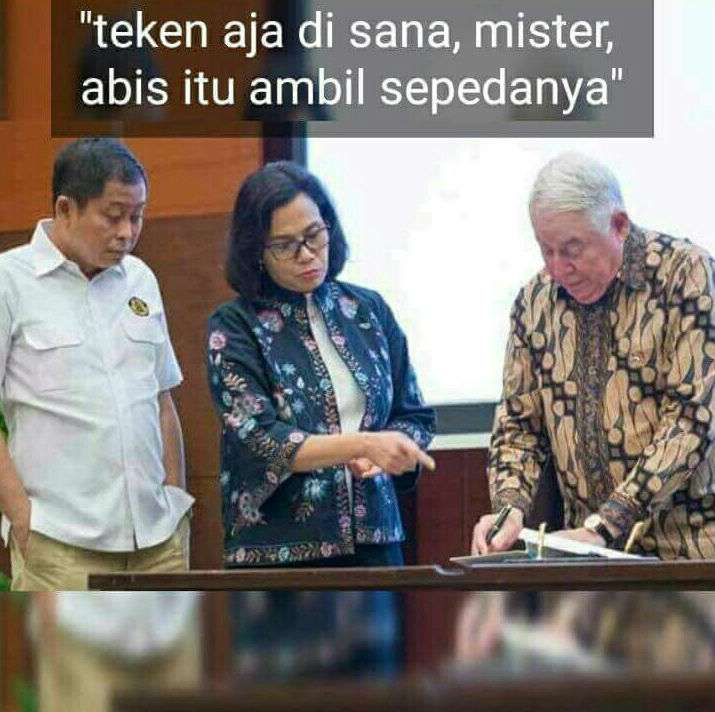 Sri Mulyani menunjuk apa, ya?