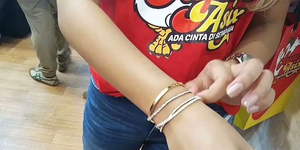 Gelang yang jadi kado ultah Aurel