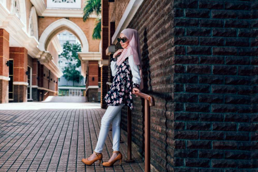 Pose Outfit Of The Day (OOTD)