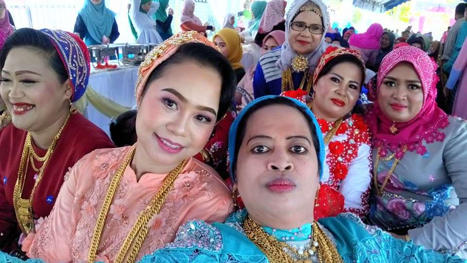 Pamer Emas di Pesta Pernikahan