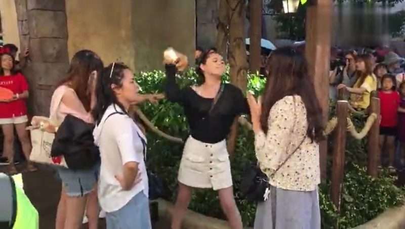 Perkelahian Disney Land