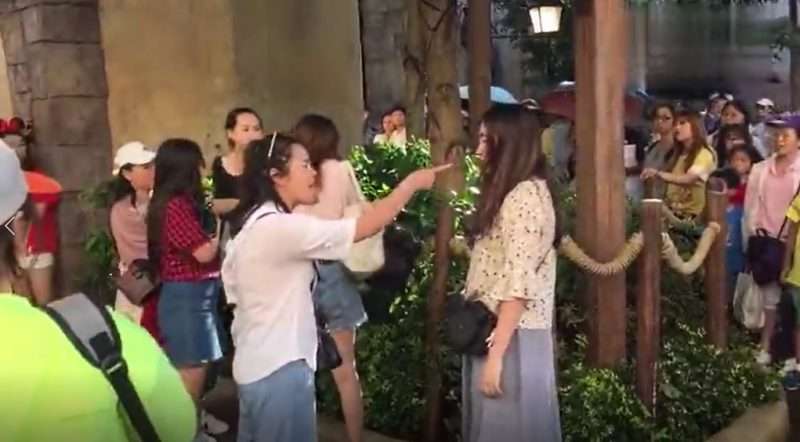 Perkelahian Disney Land