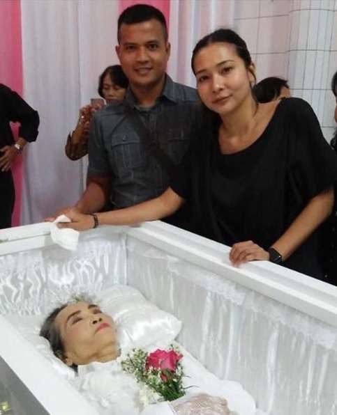 Ibunda Mey Chan, Emmy Agustin meninggal dunia