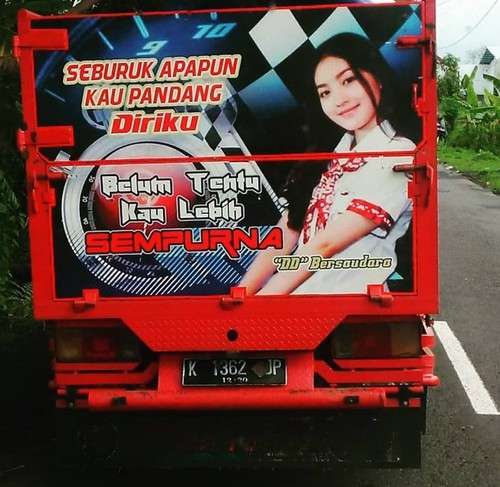 Tulisan di Belakang Truk