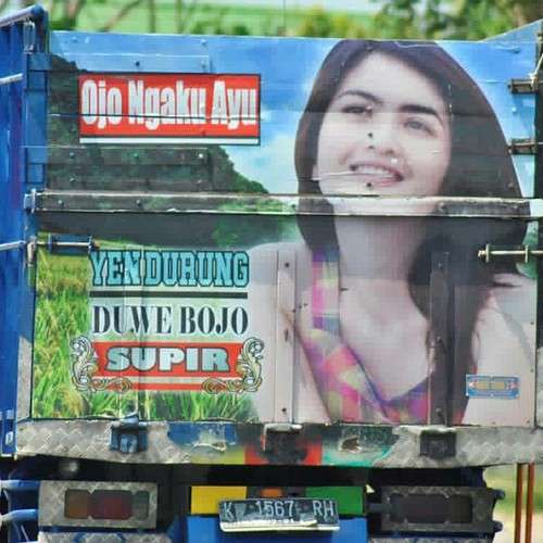 Tulisan di Belakang Truk