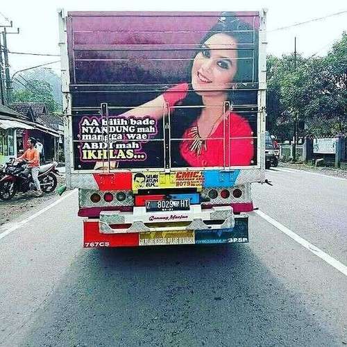 Tulisan di Belakang Truk