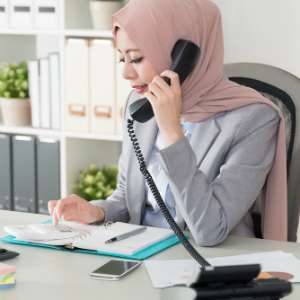 Tak sedikit orang yang tak percaya di kantor.