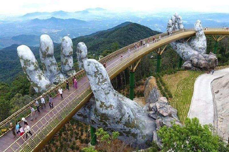 Jembatan Emas yang unik di Vietnam