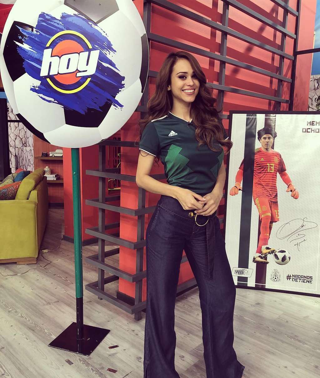Presenter Cantik Presenter Cantik