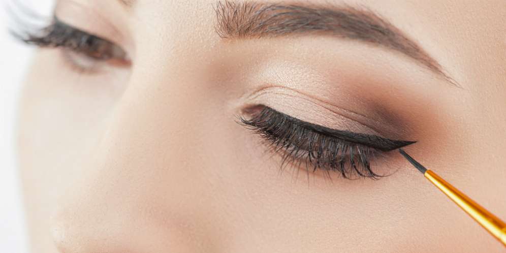 Penggunaan eyeliner