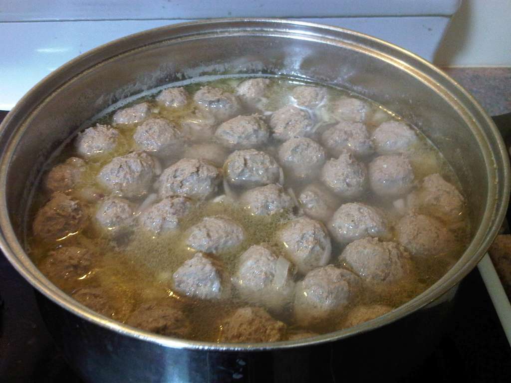 Pentol dalam kuah bakso