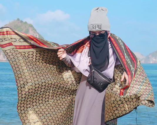 Gaya hijab cadar Wafiq Malik