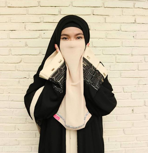 Gaya hijab cadar Wafiq Malik
