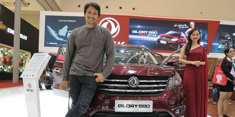 Tora Sudiro tertarik dengan Glory 580. Tora Sudiro tertarik dengan Glory 580.