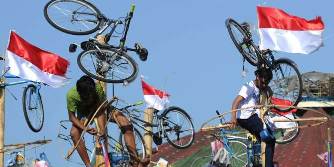 Lomba panjat pinang