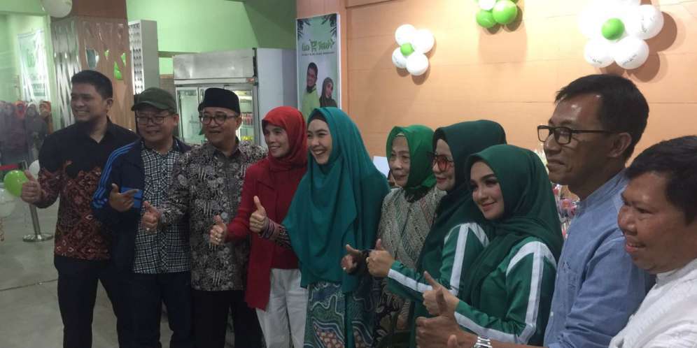 Oki setiana Dewi Oki setiana Dewi