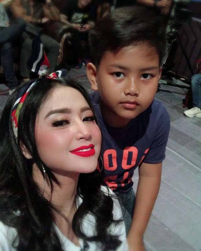 dewi persik dan putranya dewi persik dan putranya