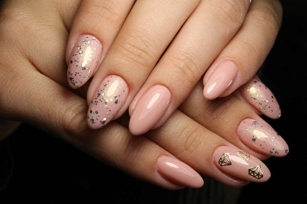 Kuku Akrilik Lagi Ngetren