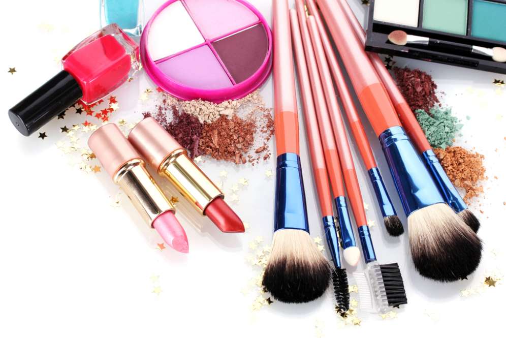 Tips Hemat Waktu dan Uang Saat Melakukan Makeup