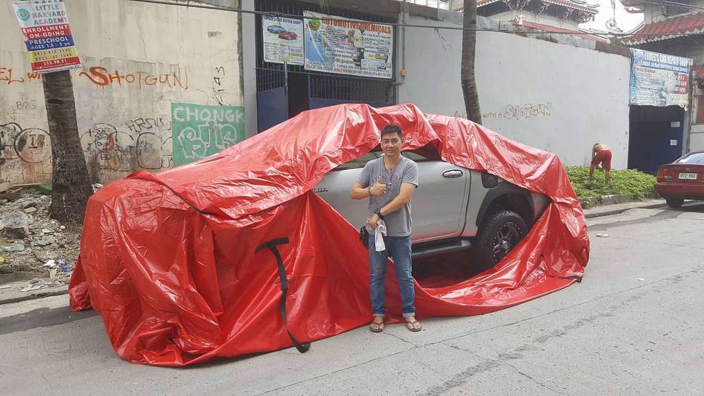 Kantong pelindung mobil.