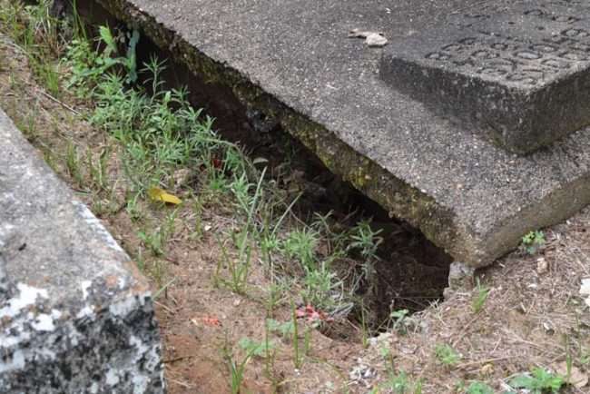 Makam Horor Makam Horor