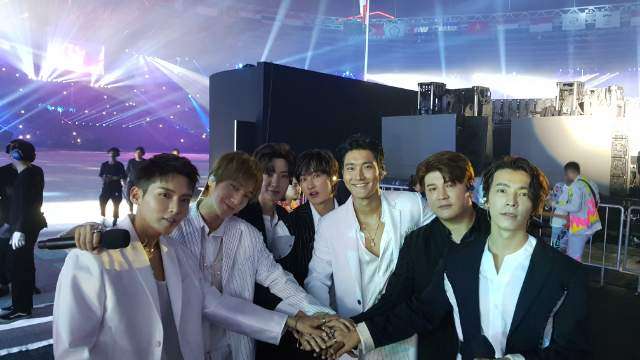 Warganet membantu mention akun Twiter anggota Super Junior lainnya.