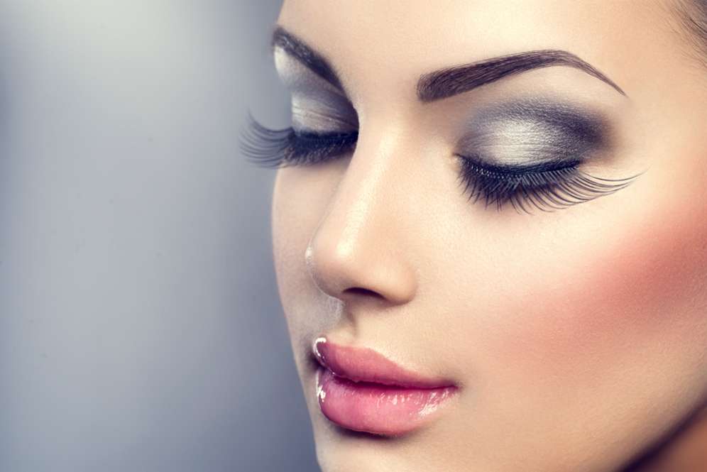 Trik Memasang Bulu Mata Palsu Agar Terlihat Natural