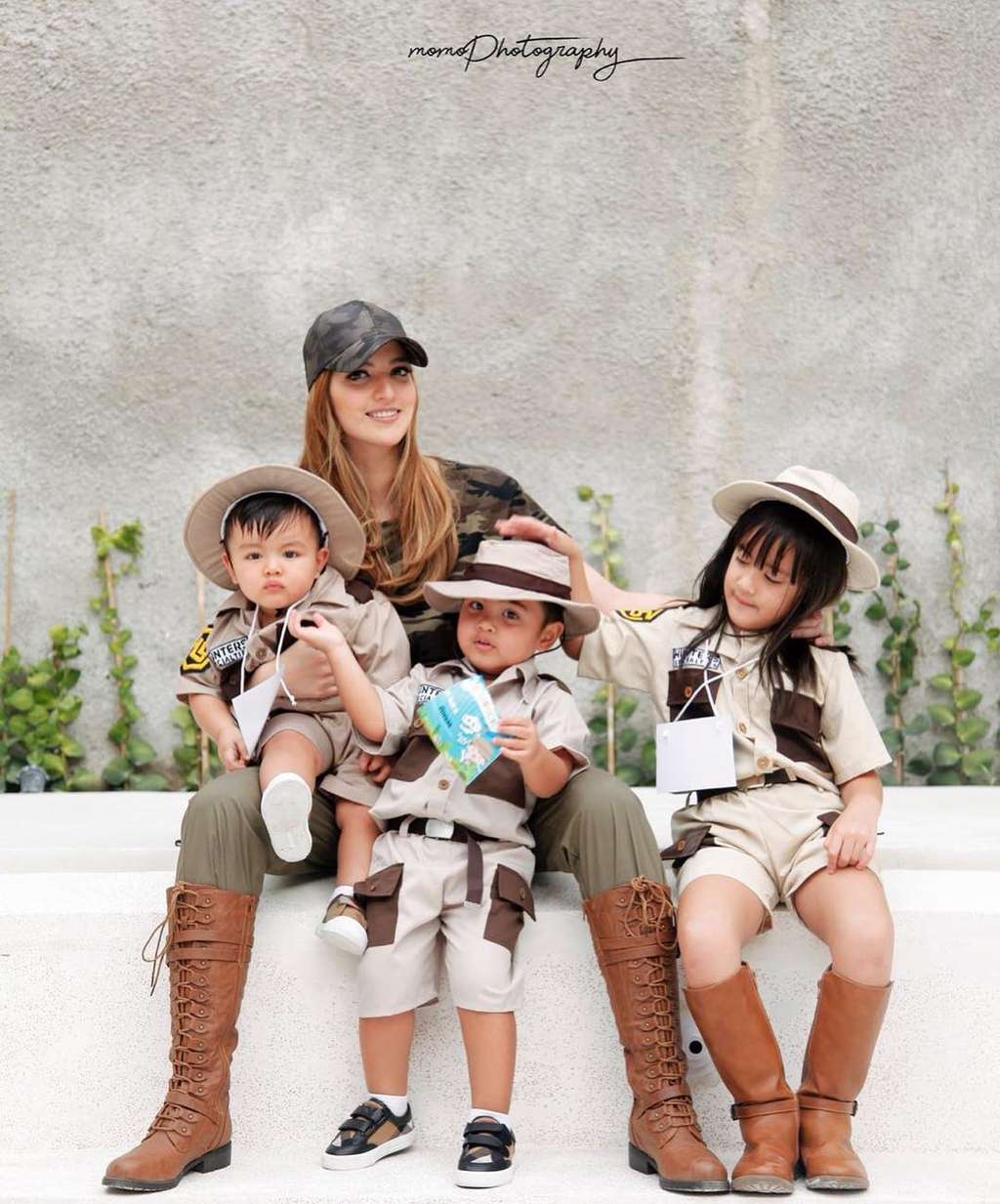 Nia dan anak-anak Nia dan anak-anak