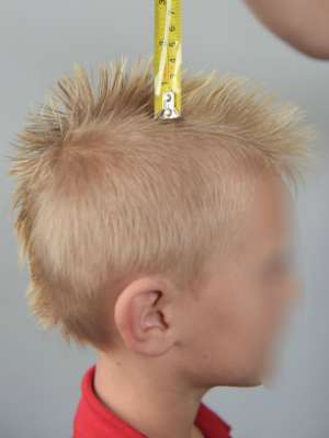Bocah berambut mohawk