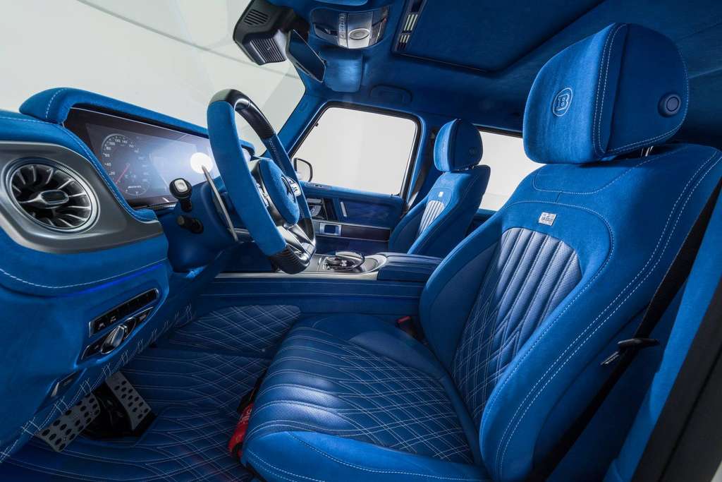 Interior Mercedes G63 disulap menjadi serba biru.