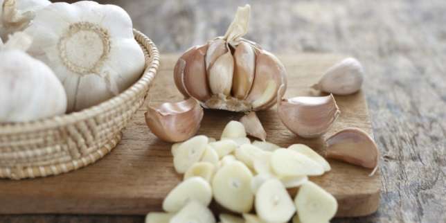 Cara menghilangkan tahi lalat dengan bawang putih