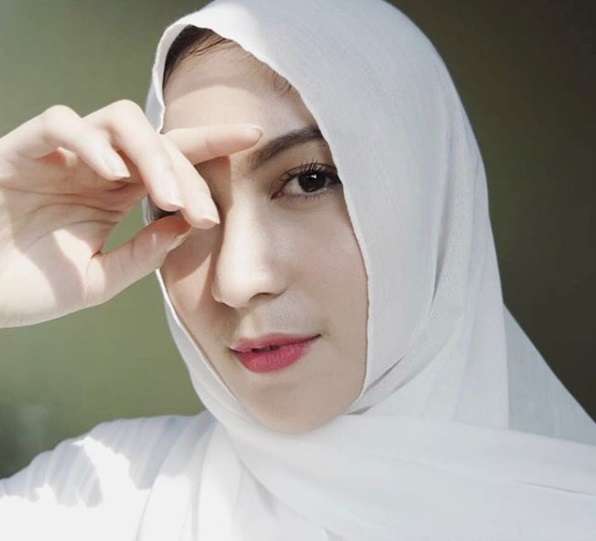 Potret Cantik Denira Wiraguna