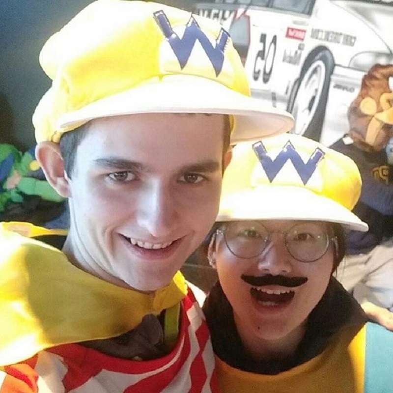 Kamu bisa berkostum seperti ini.