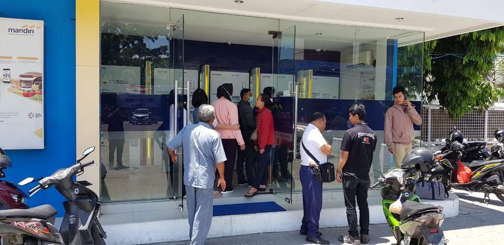 Bank-bank BUMN langsung memperbaiki layanan di Palu.