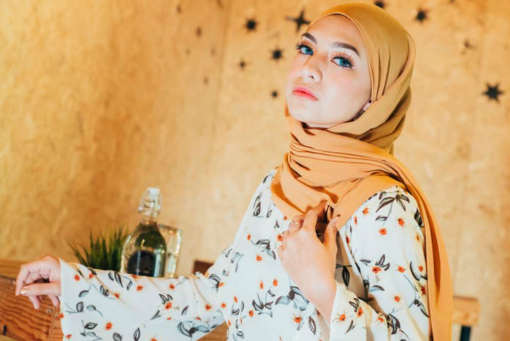 Trik Makeup Sederhana Agar Wajah Kamu Kembali Muda