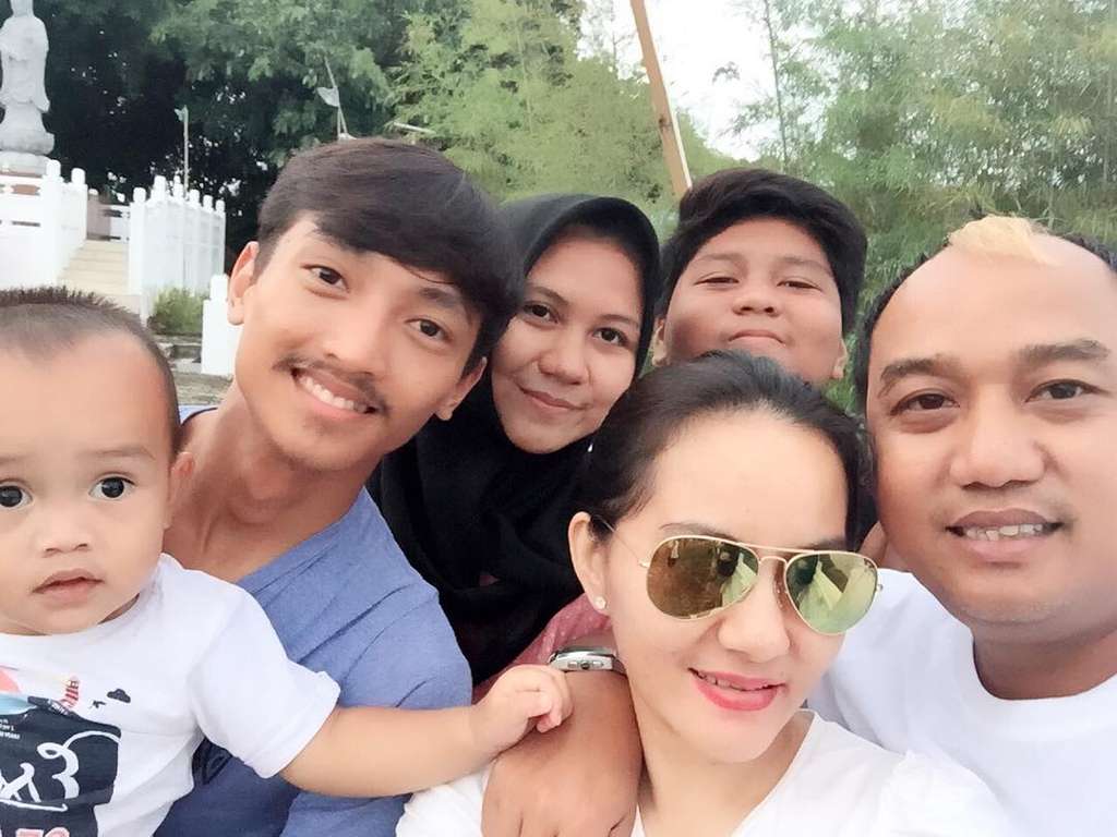 ajis dan kedua istrinya