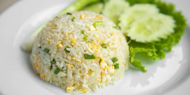 Cara memasak nasi goreng putih sederhana dan enak