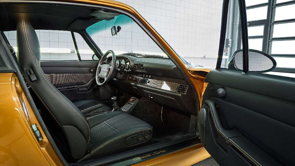 Interior mobilnya.