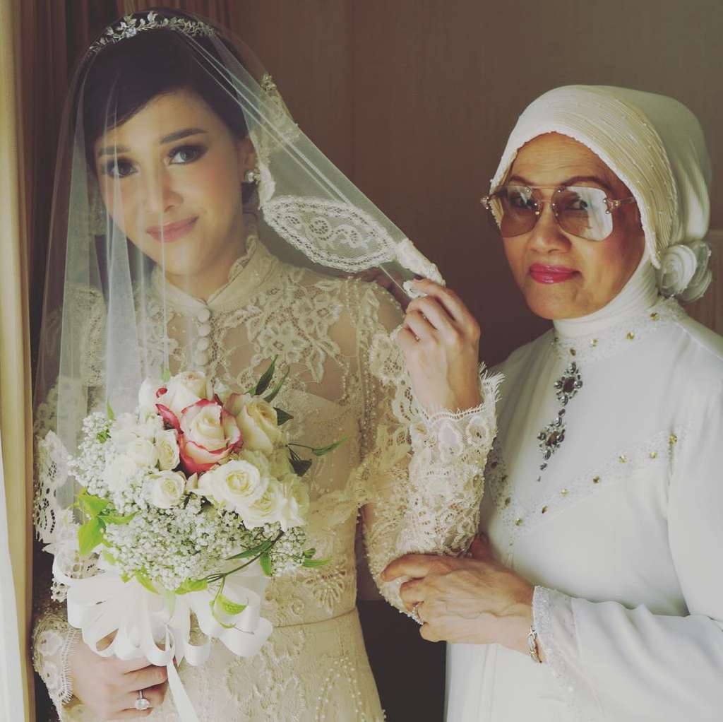 Maia Estianty dan ibundanya Maia Estianty dan ibundanya