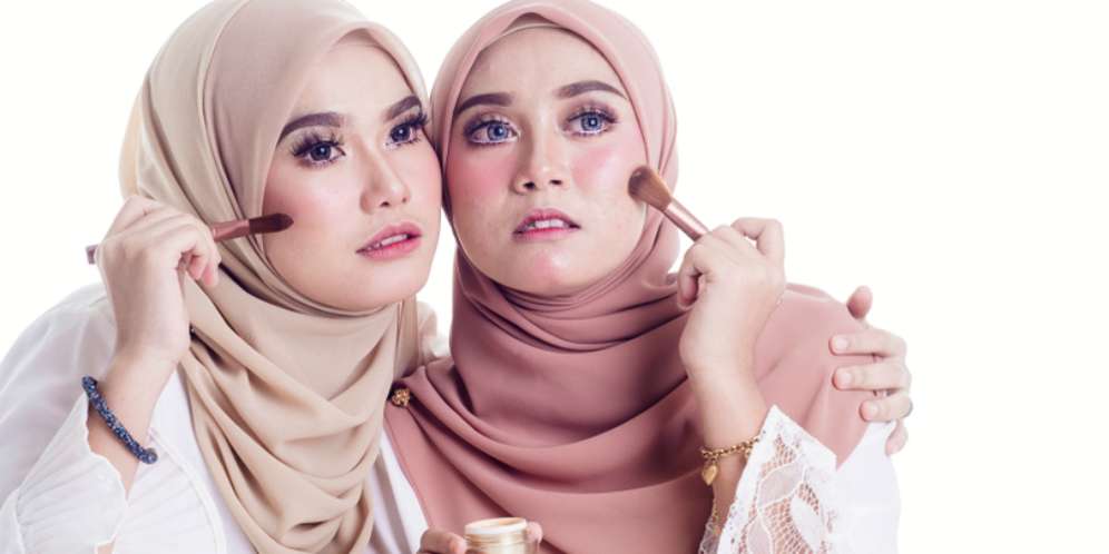 Trik Pakai Foundation agar Terlihat Mulus dan Natural