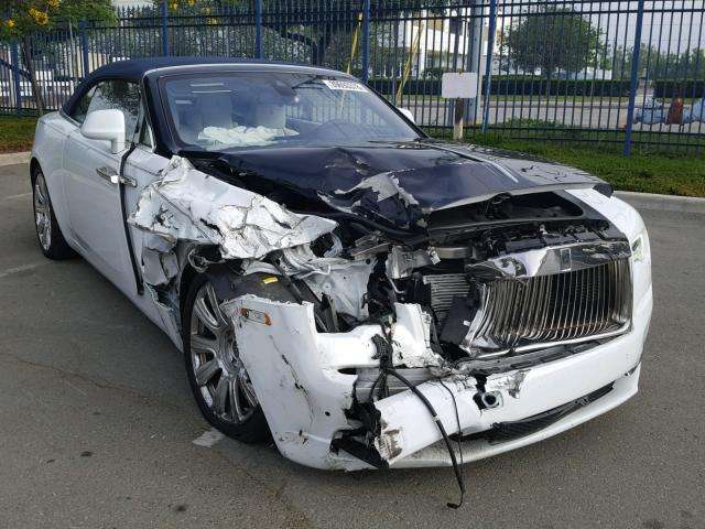Rolls Royce ini ringsek dan laku dengna harga mahal.