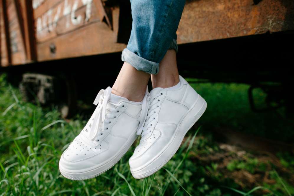 Berhentilah Menggunakan Sneakers Tanpa Kaus Kaki, Bahaya!