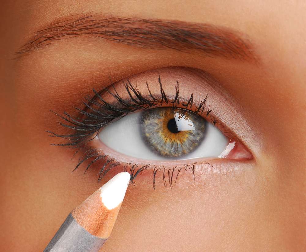 5 Cara Luar Biasa Memanfaatkan Eyeliner Putih UntuK Makeup Sehari-hari