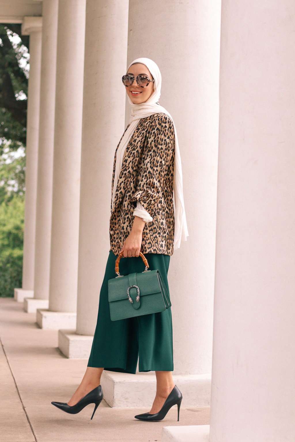 girlinthewhitescarf.com