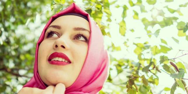 Cara memerahkan bibir secara alami dengan lidah buaya