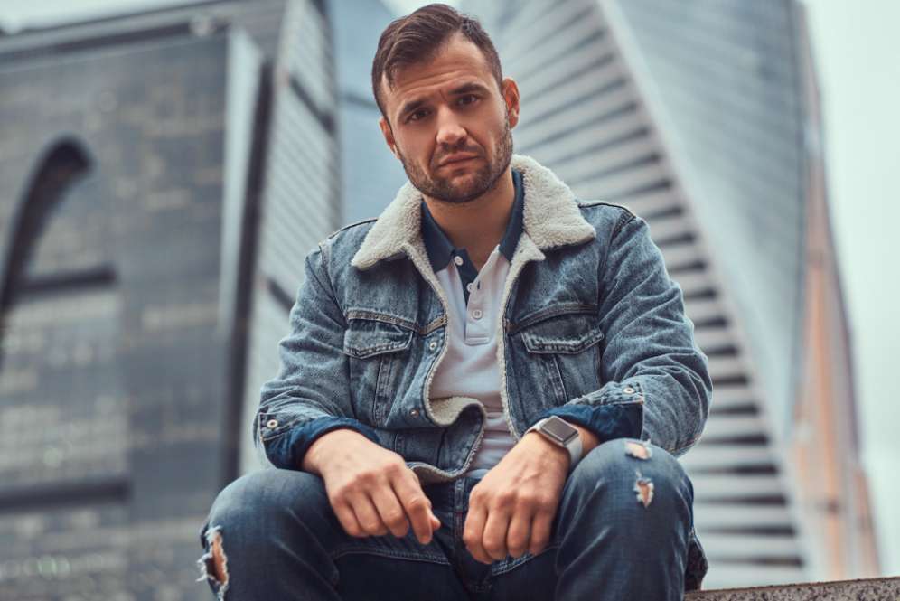 Para Pria Perlu Tahu Tips Tampil Keren dengan 'Double Denim'