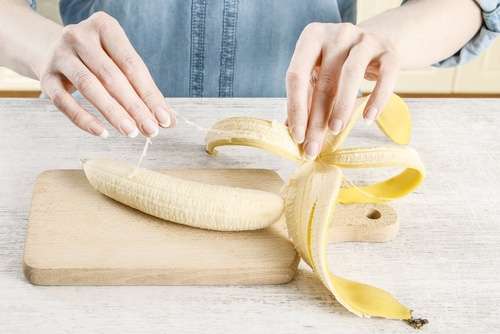 Cara menghaluskan rambut secara alami dengan masker pisang