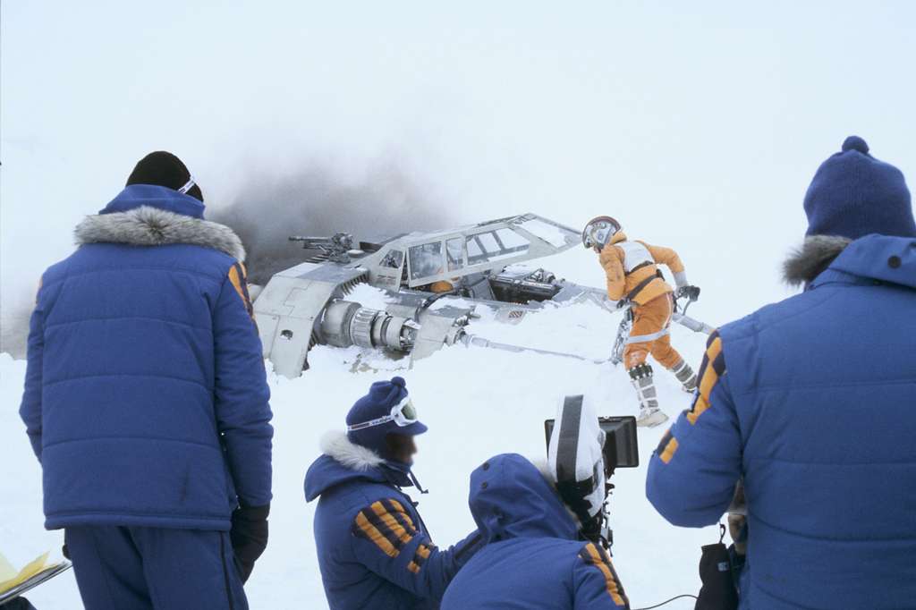 Jaketnya digunakan oleh kru dan pemain film Star Wars. Jaketnya digunakan oleh kru dan pemain film Star Wars.