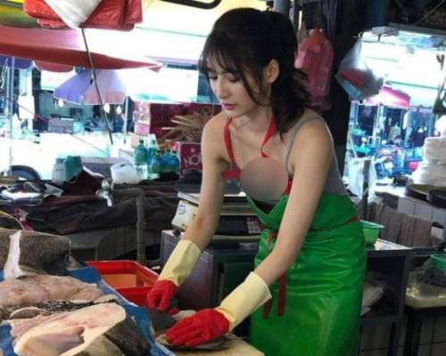 Pengpeng merupakan model paruh waktu Pengpeng merupakan model paruh waktu