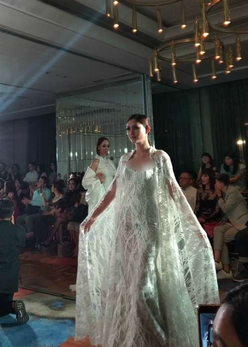 Gaun pengantin karya Bramantya